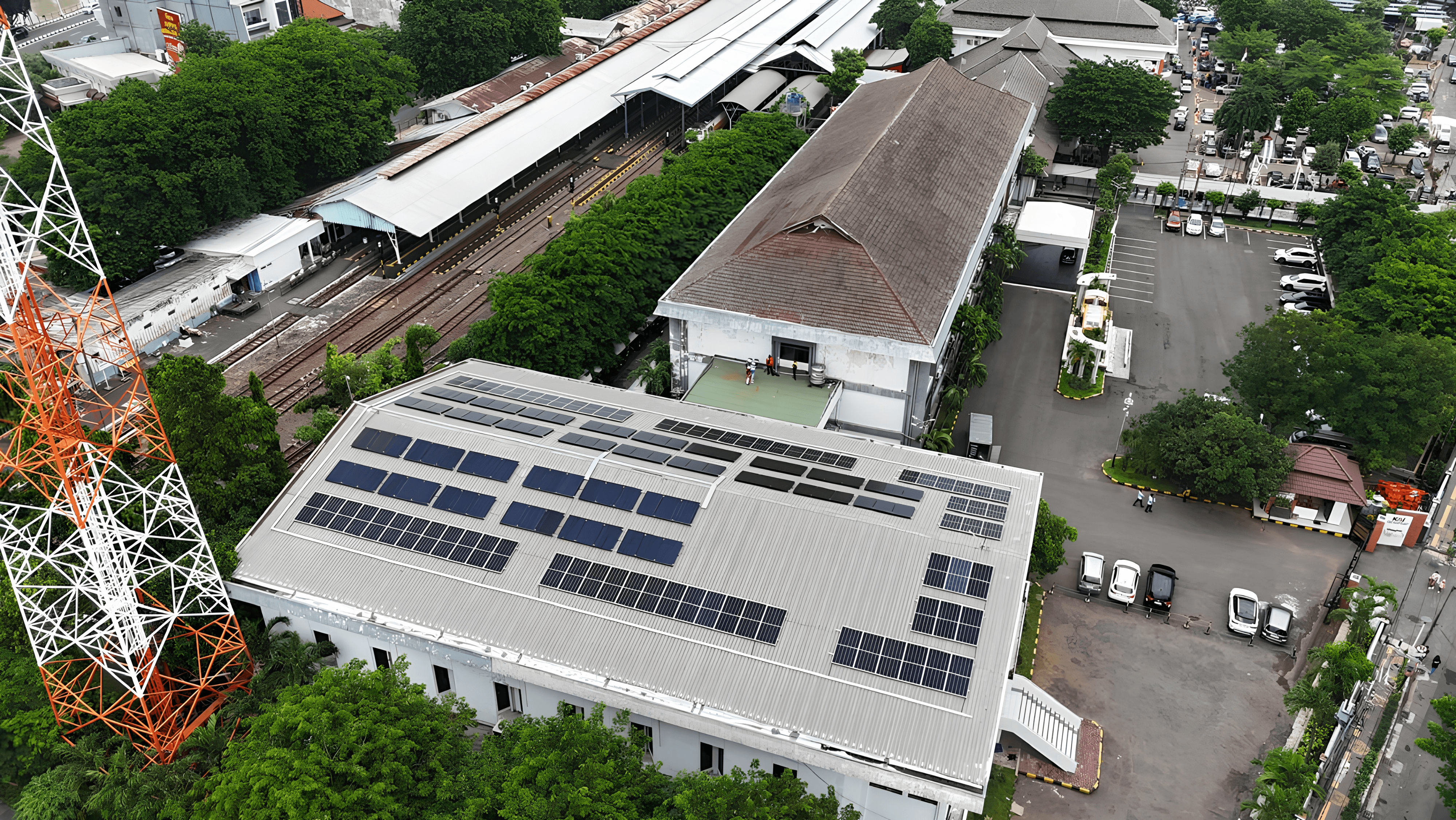 PLTS Rooftop PT KAI DAOP 8 Surabaya