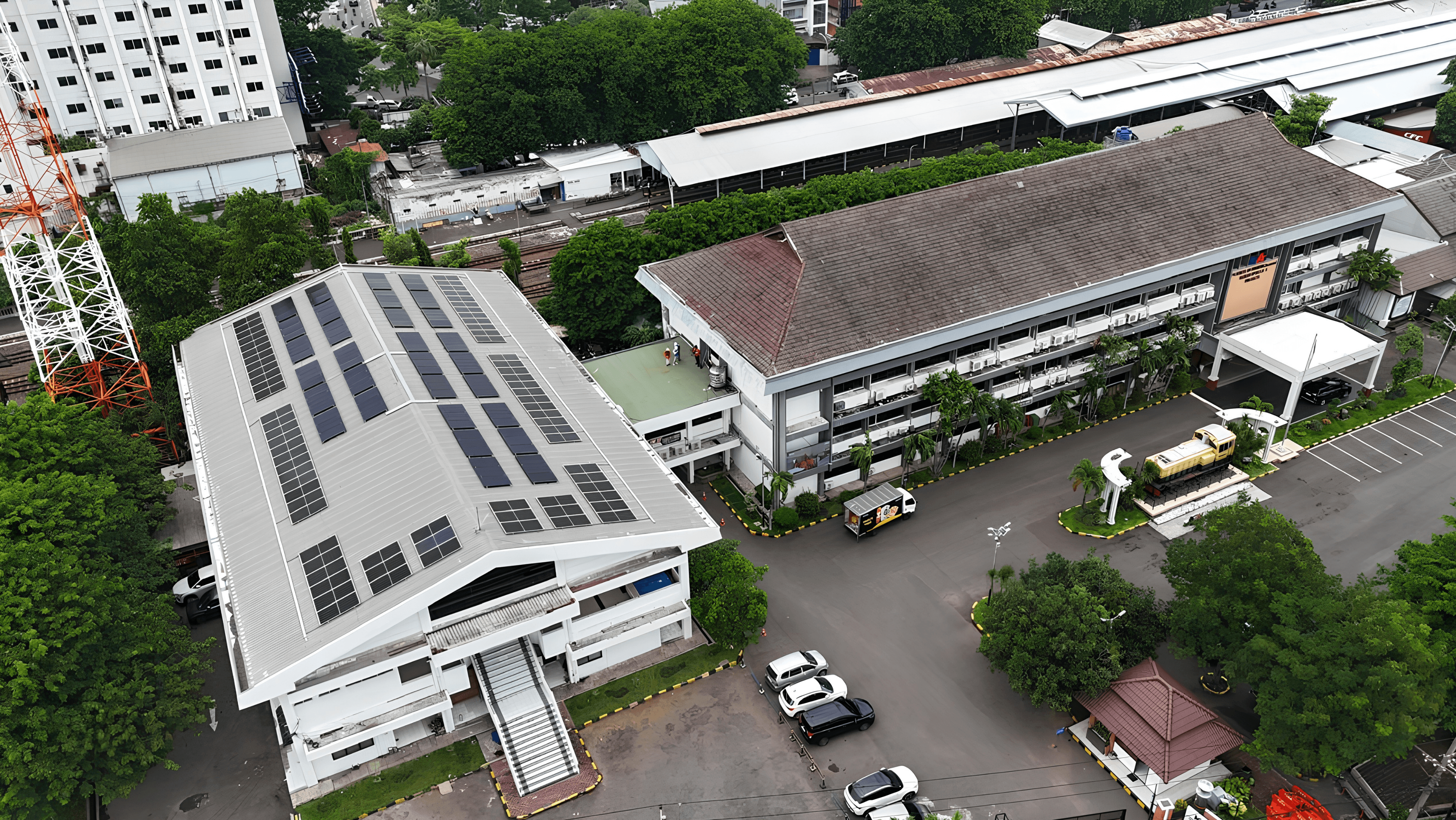 PLTS Rooftop PT KAI DAOP 8 Surabaya