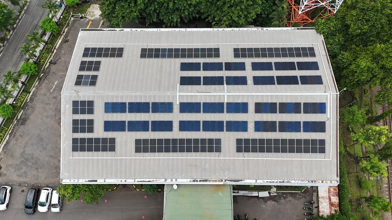 PLTS Rooftop PT KAI DAOP 8 Surabaya