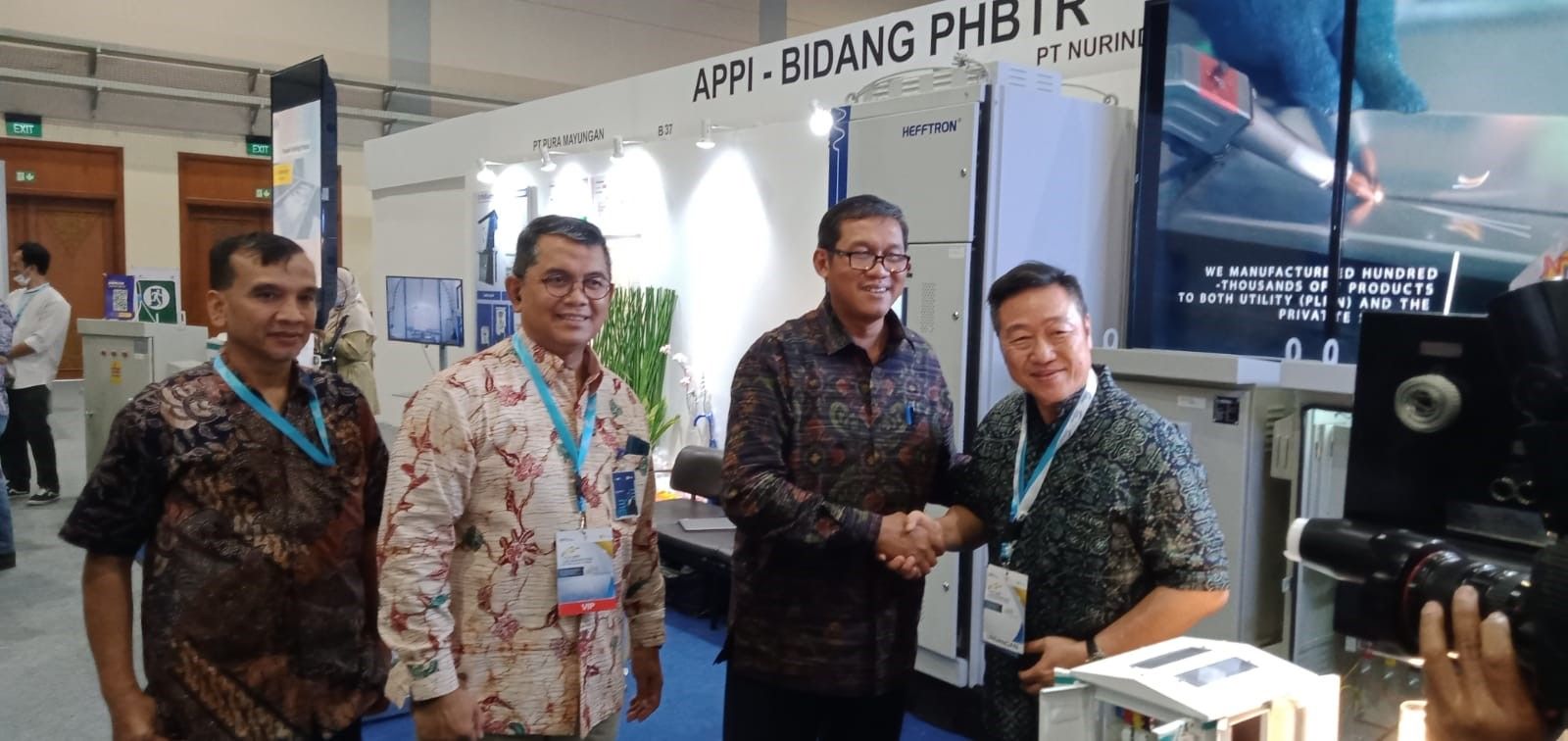 PLN Locomotion 2022 (Local content movement for the nation) pameran bertema Building Synergi of Local Content for Indonesia Energy Transition